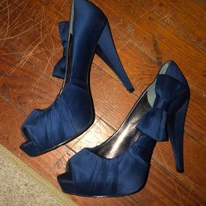 *PARIS HILTON* Blue peep toe satin heels with bows